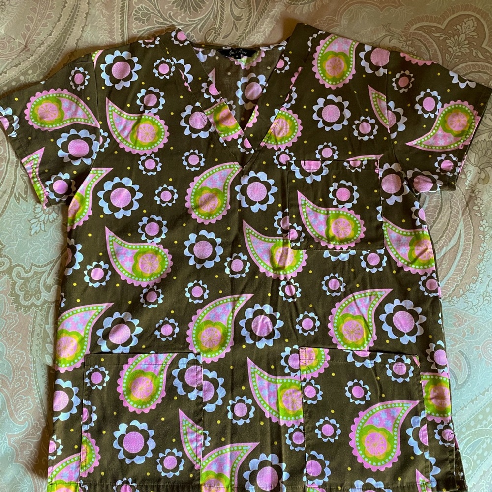 Scrub top
